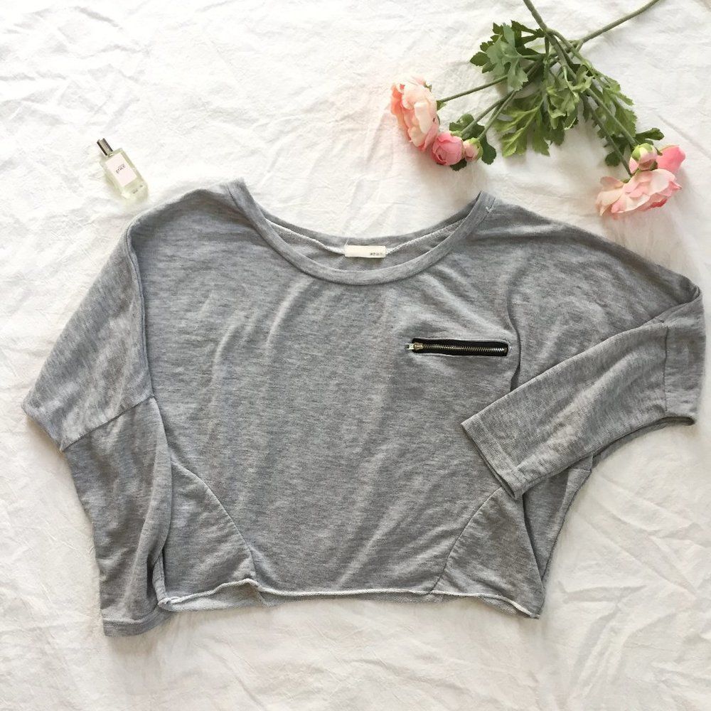 Gray Quarter-Sleeve Zip Pocket Crop Top